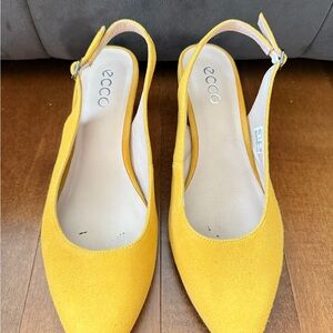 Ecco Yellow Heeled Shoes with Suede Finish